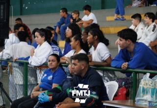 Ginsio no bairro da lixeira  | Robson Bastos 