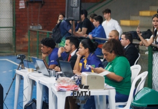 Ginsio no bairro da lixeira  | Robson Bastos 