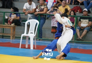 Ginsio no bairro da lixeira  | Robson Bastos 