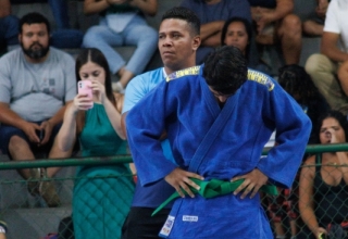 Ginsio no bairro da lixeira  | Robson Bastos 