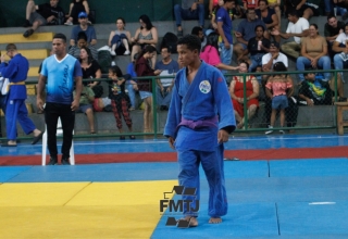 Ginsio no bairro da lixeira  | Robson Bastos 