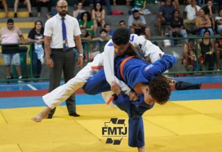 Ginsio no bairro da lixeira  | Robson Bastos 